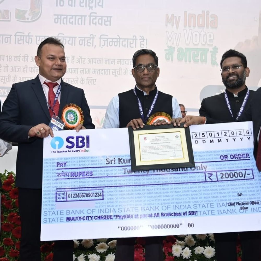 जिला पदाधिकारी को राष्ट्रीय मतदाता दिवस पर सम्मान नालंदा में चुनावी प्रक्रिया को निष्पक्ष तरीके से कराया संचालन को लेकर मिली उपलब्धि…