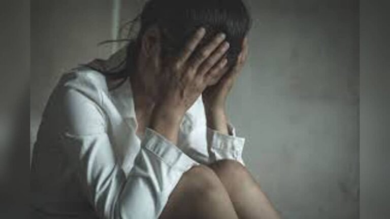 ब्वॉयफ्रेंड ने रेप कर बस स् टैंड पर छोड़ा फिर मदद के नाम पर लिफ्ट देने वाले ने एक दिन में दो बार…