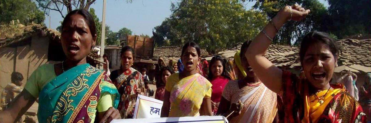 चतरा जिले के बरवाडीह टोला गांव में बदहाल शिक्षा और बेरोजगारी ने बढ़ाई परेशानी रोज़गार के लिए पलायन तेज…