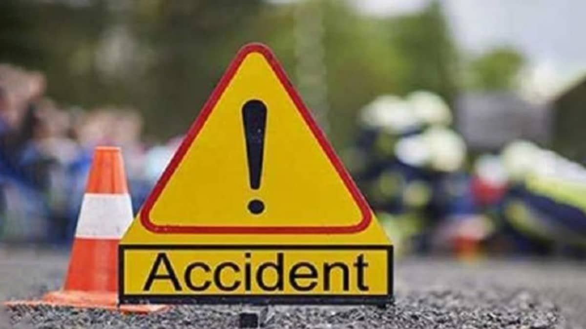 के धार में भीषण सड़क हादसा  पिकअप पलटने से   लोगों की मौत  कई घायल
