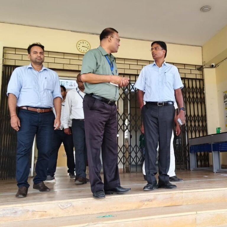 दरभंगा में एग्जाम अलर्ट मोड में प्रशासन दो पालियों में परीक्षा इलेक्ट्रॉनिक गैजेट्स लाने की पाबंदी सेंटर के मीटर दायरे में निषेधाज्ञा…