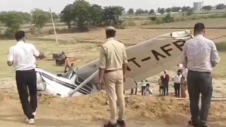 अलीगढ़ में विमान हादसा कासगंज में चेतक एयरक्राफ्ट लैंडिंग के वक्त हुआ क्रैश महिला ट्रेनी पायलट घायल…