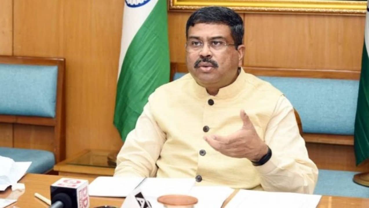 साल का समर्पण जिम्मेदारी से मुंह नहीं मोड़ा पद छोड़ते हुए धर्मेंद्र प्रधान ने लिखी भावुक चिट्ठी पढ़िए इस् तीफे की बड़ी बातें…